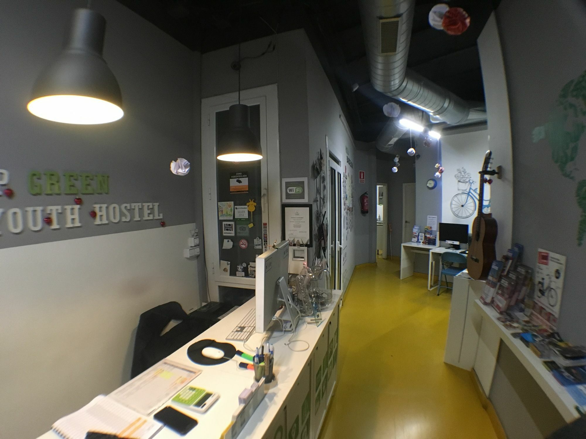 Sleep Green - Certified Eco Youth Hostel Barcelona Kültér fotó